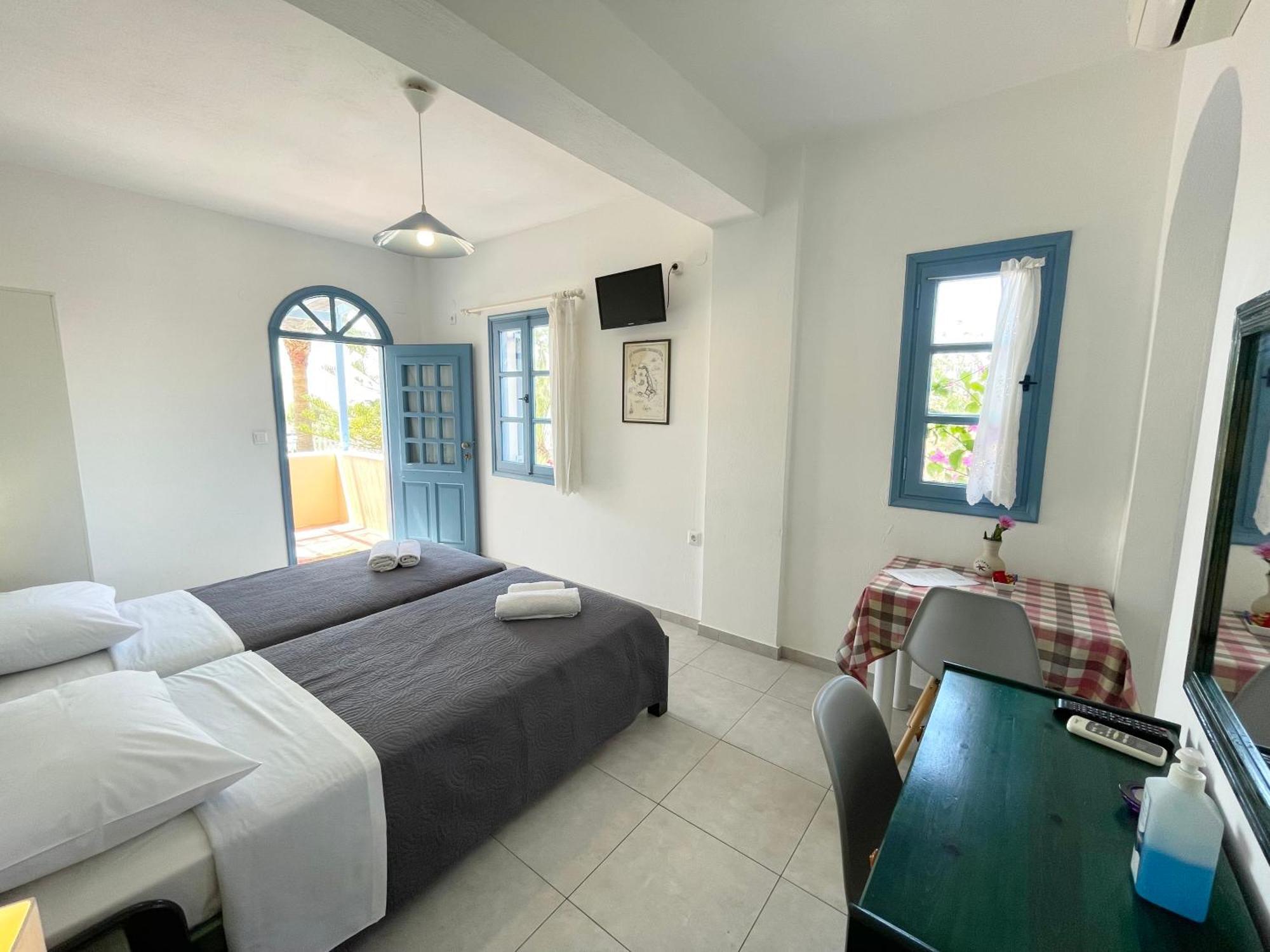 Asterias Mini Coastal Apartments Perivolos  Exterior photo