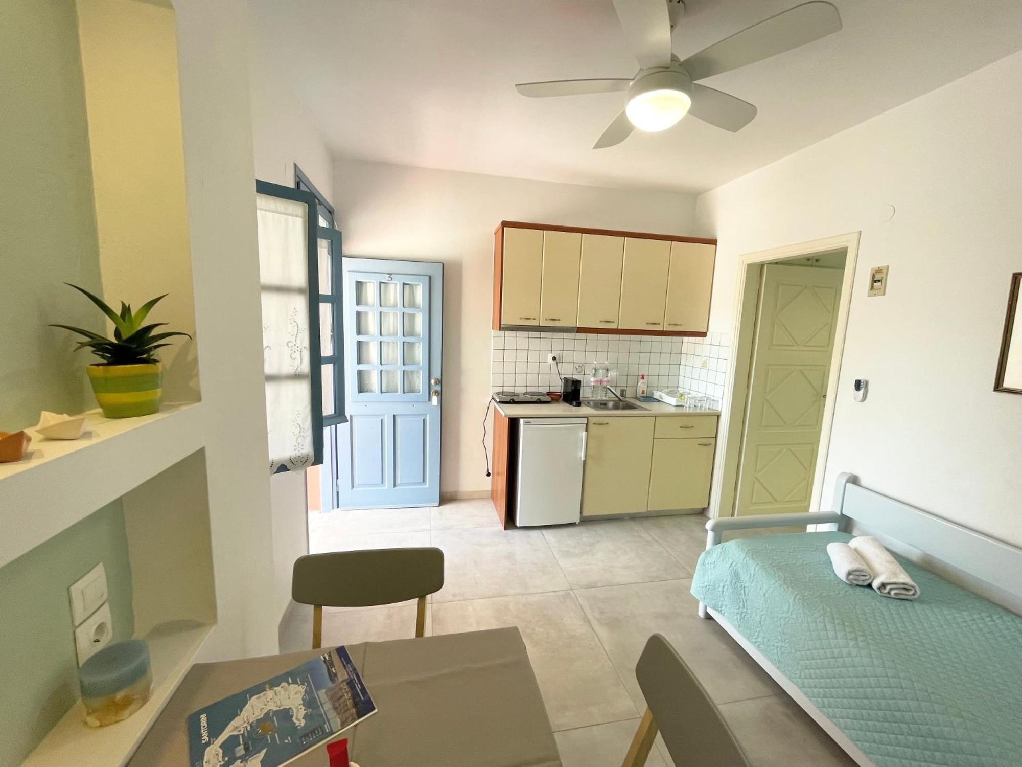 Asterias Mini Coastal Apartments Perivolos  Exterior photo